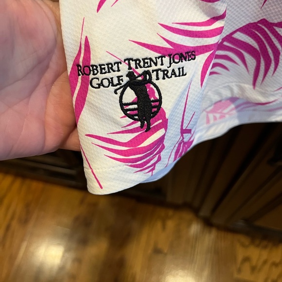 Women’s Under Armour Shirt - Picture 3 of 3